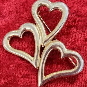 Ladies brooch, 3 goldtone hearts. EUC